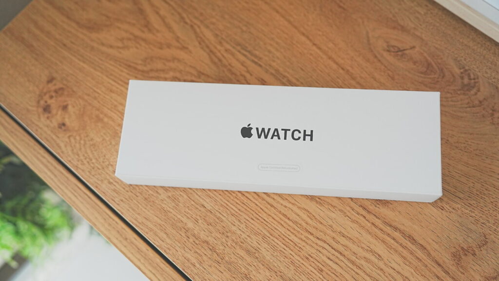 Apple公式の整備済み品Apple Watch SE。新品同様に見える外観。