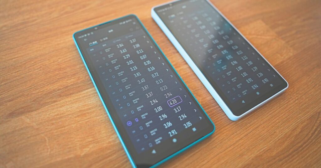 mineoパケット放題1Mbpsと3MbpsをXperia10VII 2台で実機検証中の画面。実測値が並んでいる